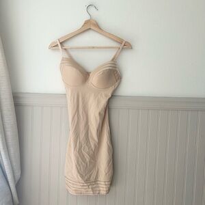 SPANX Assets Red Hot Label Medium Cream Chemise Slip Cupped Shapewear Beige